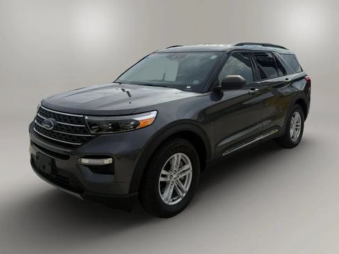 Used 2020 Ford Explorer XLT w/ Equipment Group 202A AWD/4WD image 3