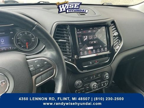 Used 2019 Jeep Cherokee Limited AWD/4WD image 20