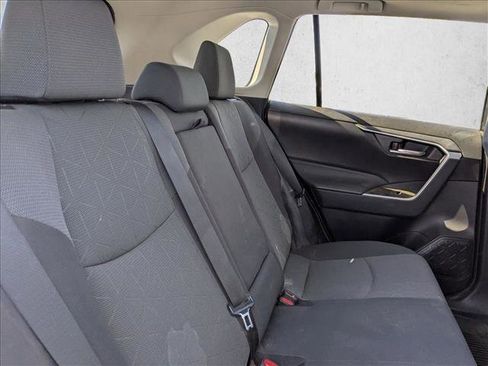Used 2022 Toyota RAV4 XLE w/ Convenience Package FWD image 16