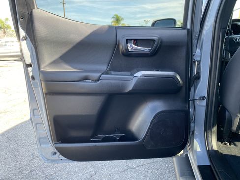 Used 2019 Toyota Tacoma TRD Sport w/ Exterior Package image 18