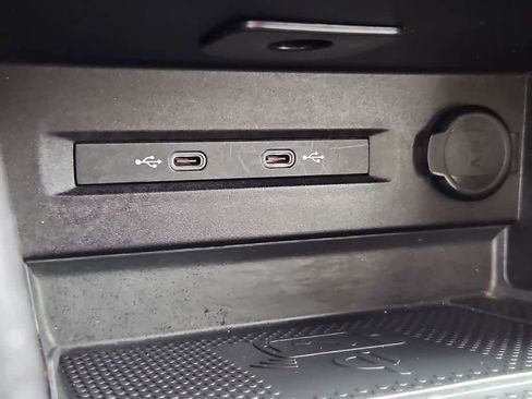 Used 2024 Volkswagen Taos SE image 30