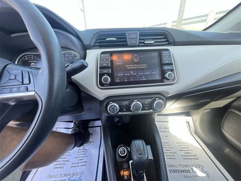 Used 2022 Nissan Versa SV image 18