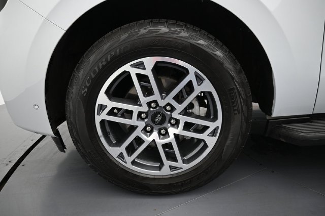 Used 2025 Ford Expedition Active AWD/4WD image 9