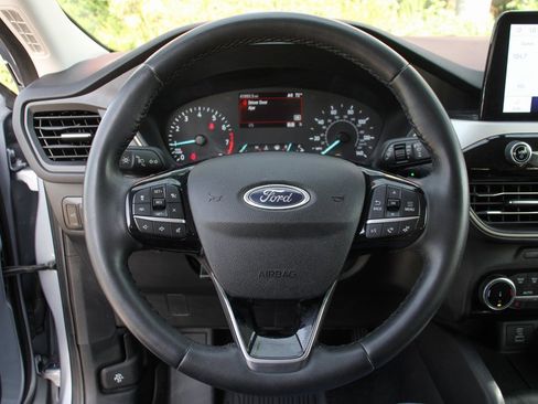 Used 2022 Ford Escape SE w/ SE Sport Appearance Package image 20