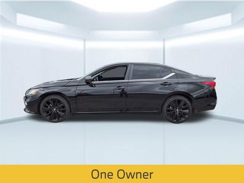 Used 2022 Nissan Altima 2.5 SR w/ Midnight Edition Package FWD image 2
