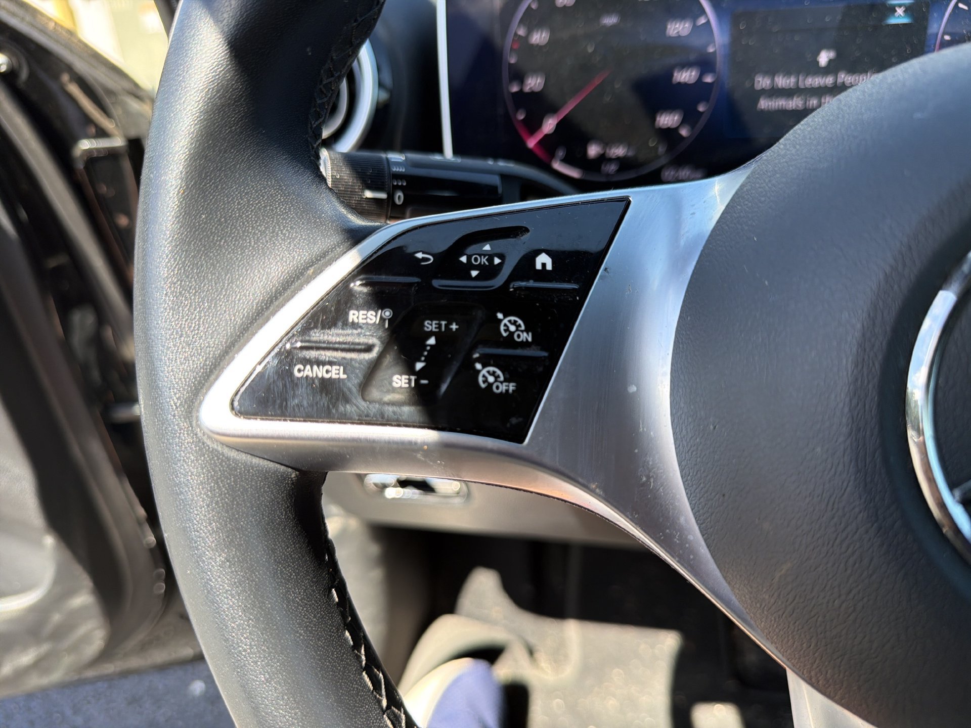 Used 2025 Mercedes-Benz C 300 Sedan image 8