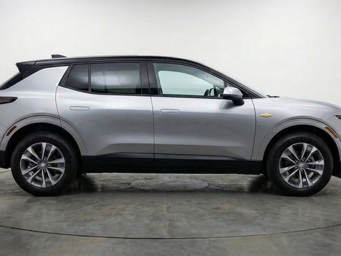 Used 2025 Chevrolet Equinox LT image 11