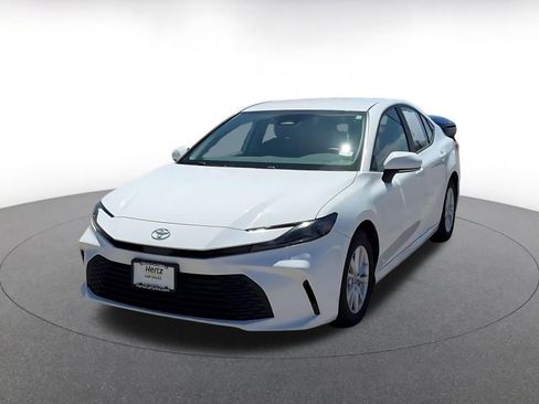 Used 2025 Toyota Camry LE FWD image 5