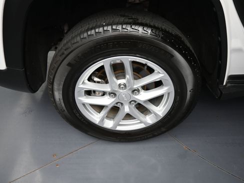 Used 2025 Jeep Grand Cherokee Laredo X image 26