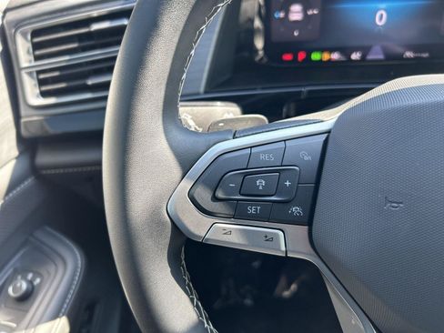 Certified 2025 Volkswagen Atlas Cross Sport SE AWD/4WD image 15
