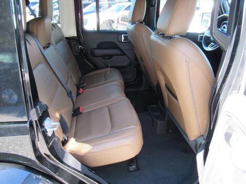Used 2022 Jeep Wrangler Unlimited Sahara w/ LED Lighting Group AWD/4WD image 34