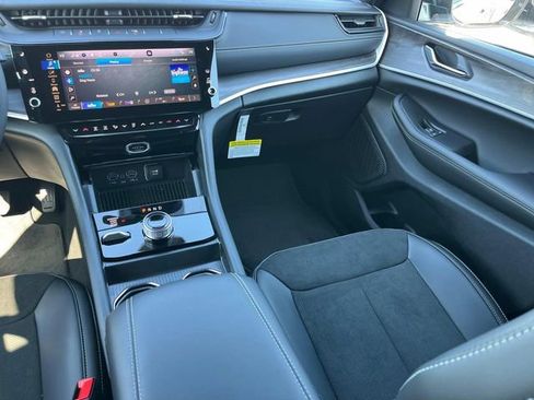 New 2026 Jeep Grand Cherokee Altitude image 5