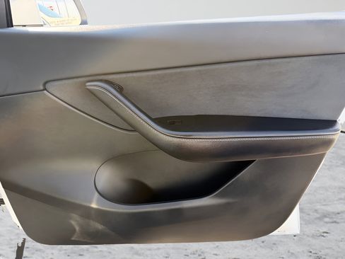 Used 2021 Tesla Model Y Long Range AWD/4WD image 32