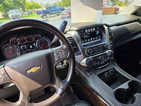 Used 2019 Chevrolet Suburban LT RWD image 8