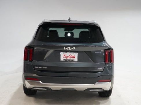 Used 2024 Kia Sorento S image 7