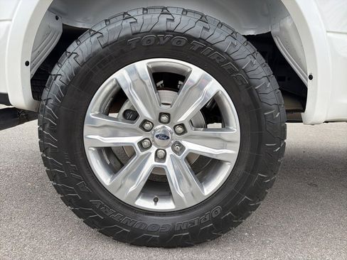 Used 2018 Ford F150 Platinum w/ Equipment Group 701A Luxury image 12