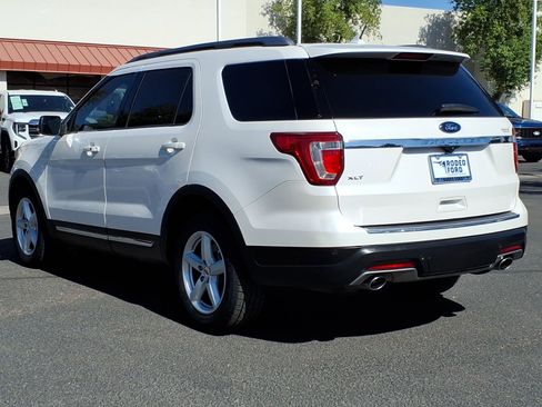 Used 2018 Ford Explorer XLT w/ Equipment Group 202A FWD image 3