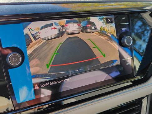 New 2024 Volkswagen Taos SE image 19