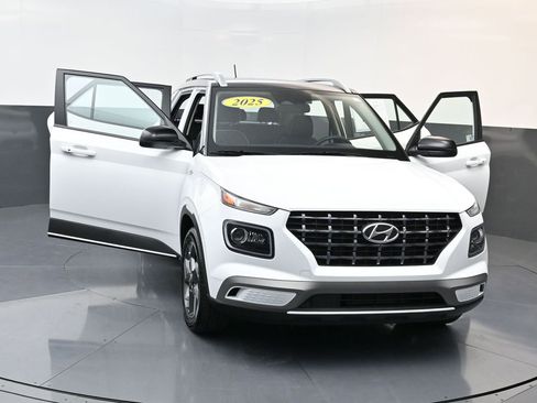 Certified 2025 Hyundai Venue Limited image 30