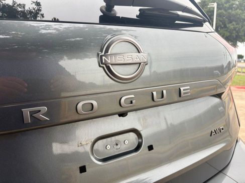 Used 2025 Nissan Rogue SV AWD/4WD image 11