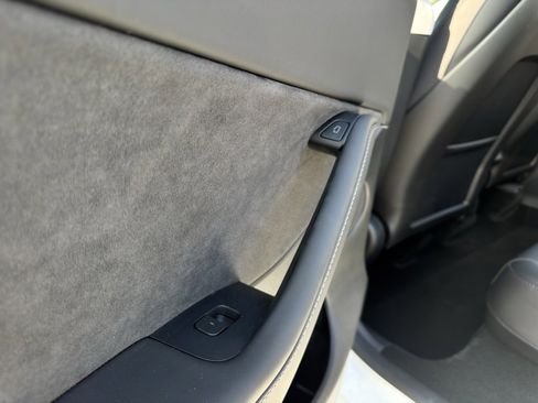 Used 2024 Tesla Model Y Long Range image 40