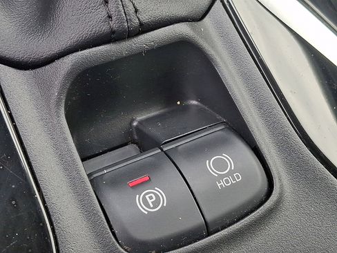 Used 2022 Toyota Corolla LE FWD image 25