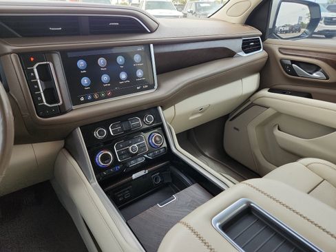 Used 2021 GMC Yukon XL Denali w/ Denali Ultimate Package AWD/4WD image 20