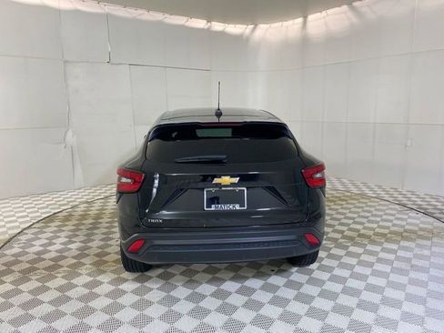 Used 2024 Chevrolet Trax LS w/ LS Convenience Package FWD image 18