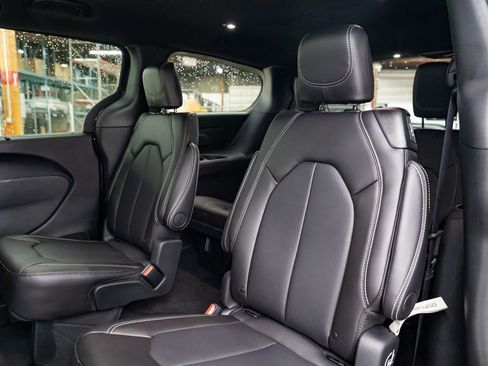 New 2026 Chrysler Pacifica Select image 25