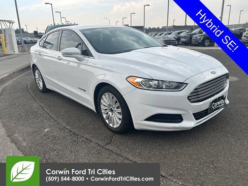 Used 2016 Ford Fusion SE FWD image 1