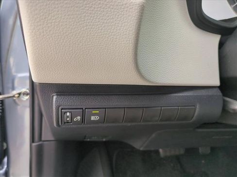 Used 2020 Toyota Corolla LE FWD image 13