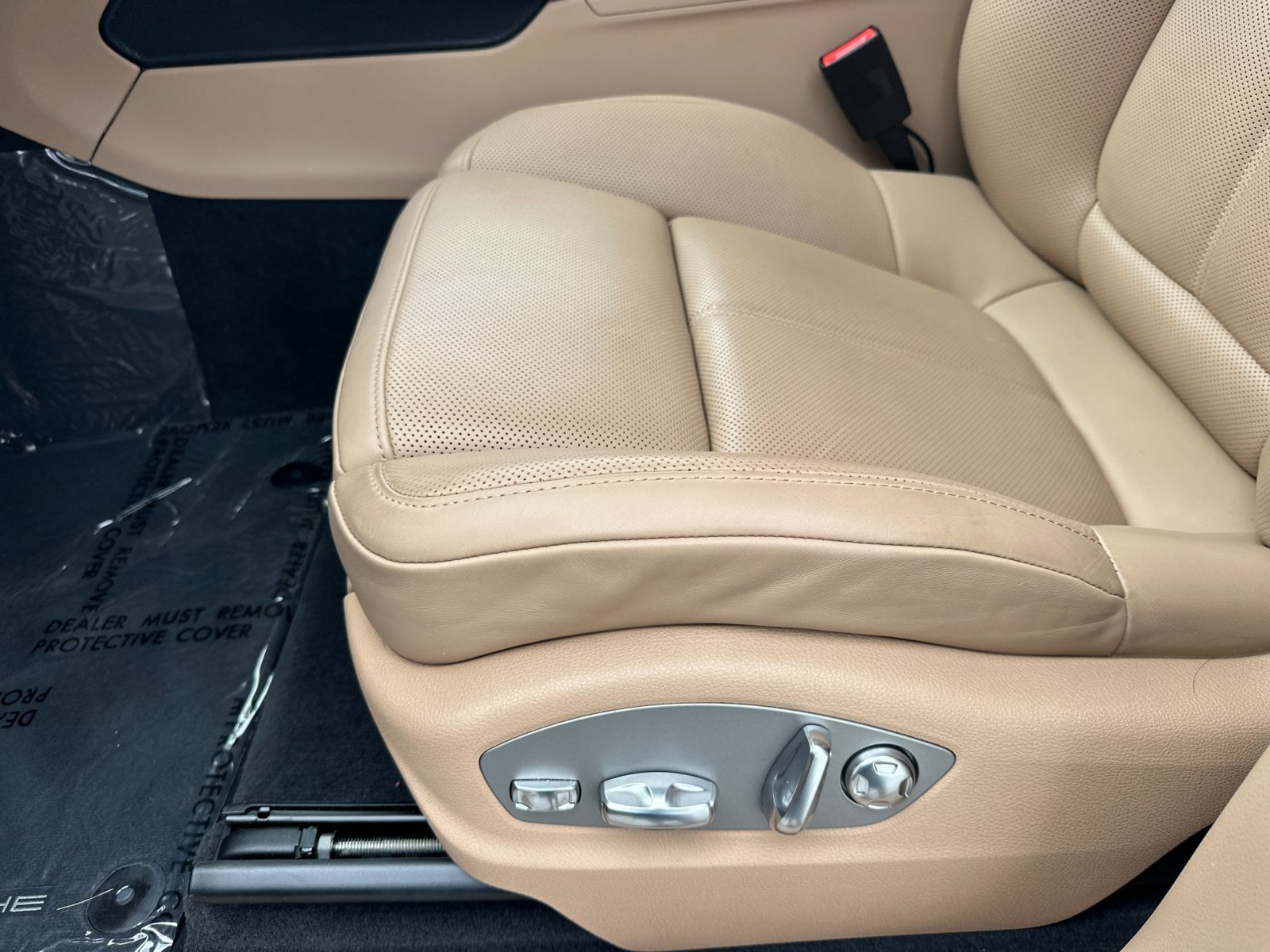 Certified 2026 Porsche Macan AWD/4WD image 12