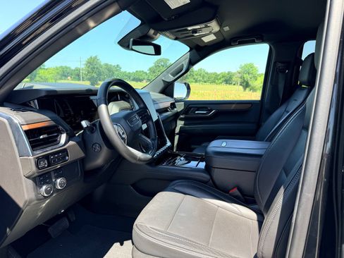 Used 2025 GMC Yukon Denali AWD/4WD image 10