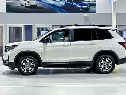 Used 2023 Honda Passport TrailSport image 2