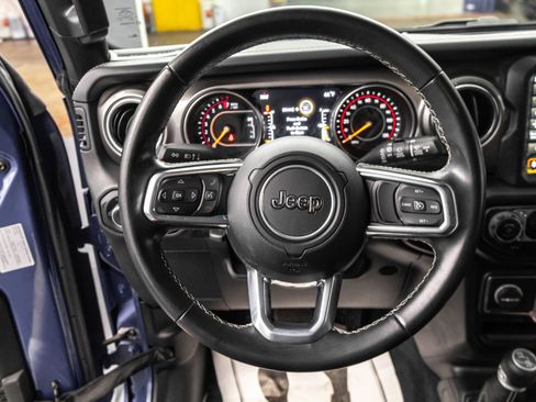Used 2020 Jeep Wrangler Unlimited Sahara w/ Uconnect 4C Nav & Sound Group AWD/4WD image 24