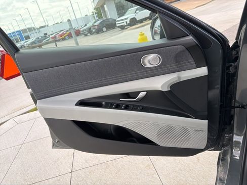 New 2026 Hyundai Elantra Limited FWD image 28