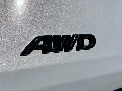 Used 2024 Toyota Sienna XSE image 9