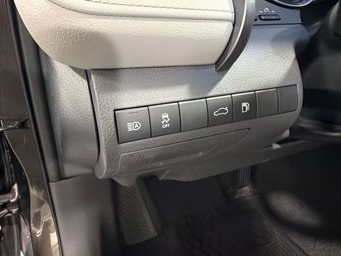 Used 2018 Toyota Camry XLE FWD image 15