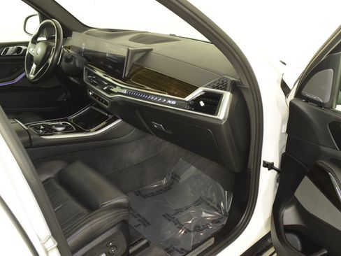 Used 2025 BMW X5 xDrive50e image 35