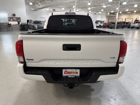 Used 2017 Toyota Tacoma TRD Sport w/ Tow Package (A/T) AWD/4WD image 7