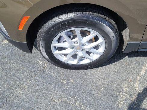 Used 2024 Chevrolet Equinox LT w/ LPO, Floor Liner Package FWD image 6