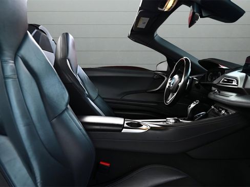 Used 2019 BMW i8 Roadster image 28