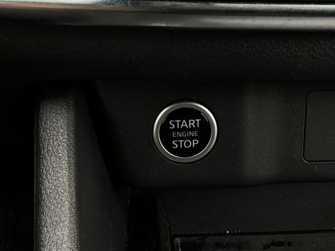 Used 2023 Nissan Rogue S image 25