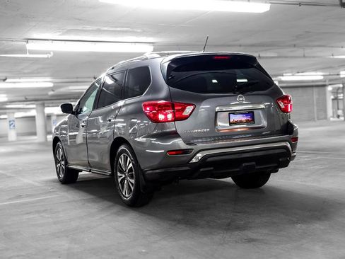 Used 2017 Nissan Pathfinder S image 5