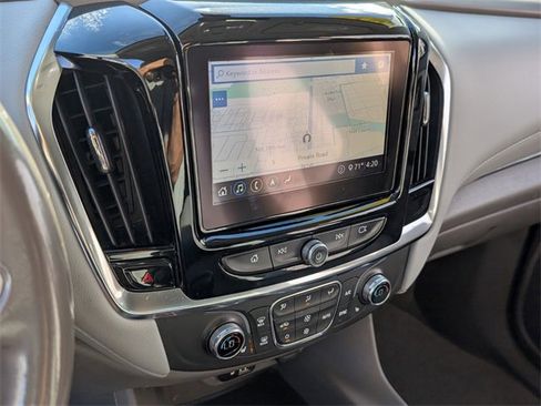 Used 2021 Chevrolet Traverse LT w/ LT Premium Package image 18