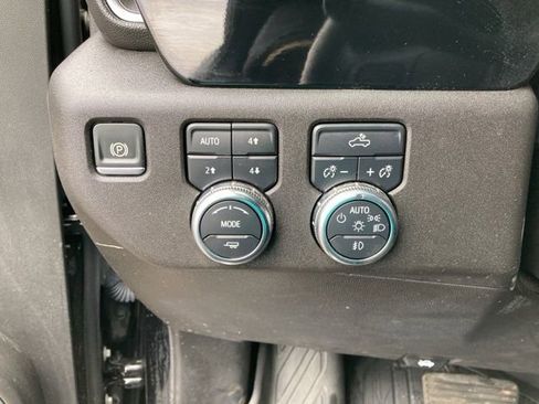 Used 2024 GMC Sierra 1500 Elevation w/ LPO, Elevation Black Package AWD/4WD image 18
