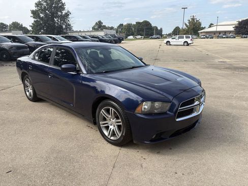 Used 2013 Dodge Charger SXT RWD image 2
