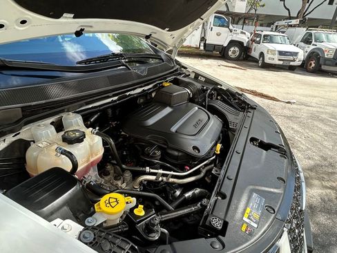 Used 2024 Chrysler Pacifica Touring-L image 29