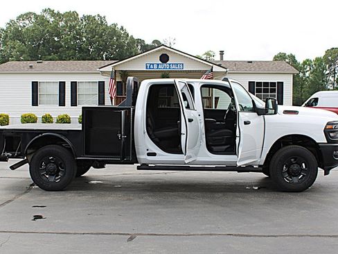 Used 2025 RAM 2500 Tradesman AWD/4WD image 10
