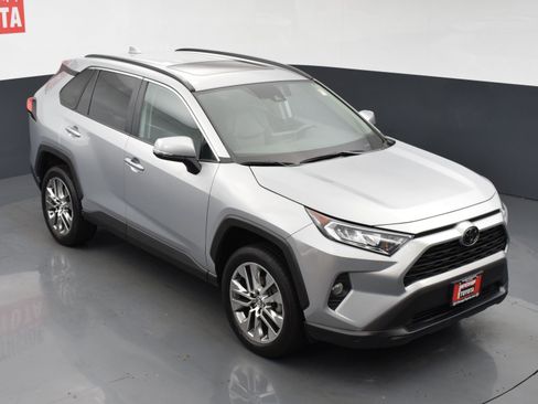 Used 2020 Toyota RAV4 XLE Premium AWD/4WD image 24